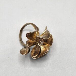 Elegant Gold Floral Ring